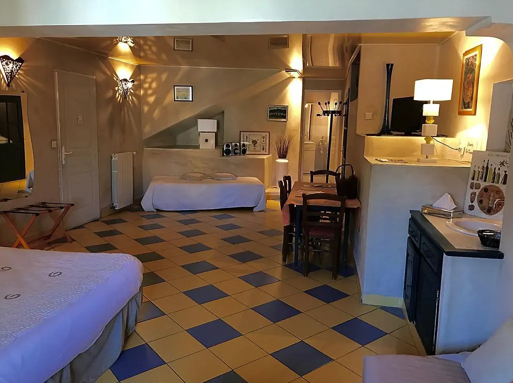 ***  Logis Le Mas Et La Flambee Du Luberon Hotel Venelles France