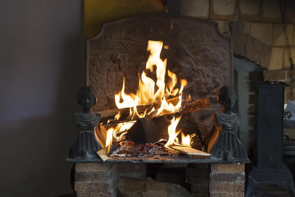 Logis Le Mas Et La Flambee Du Luberon Hotel Venelles