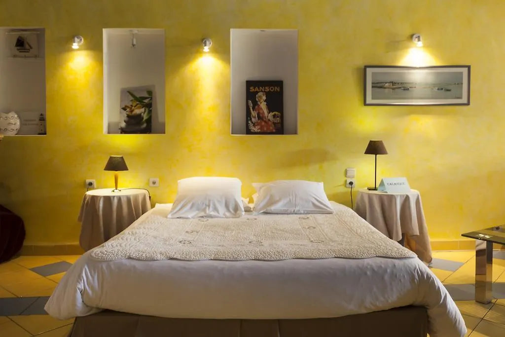 Logis Le Mas Et La Flambee Du Luberon Hotel Venelles