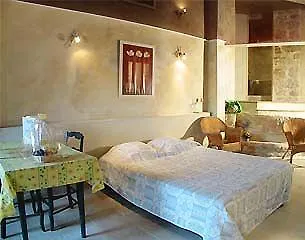 Logis Le Mas Et La Flambee Du Luberon Hotel Venelles 3*,