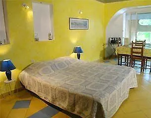 Logis Le Mas Et La Flambee Du Luberon Hotel Venelles